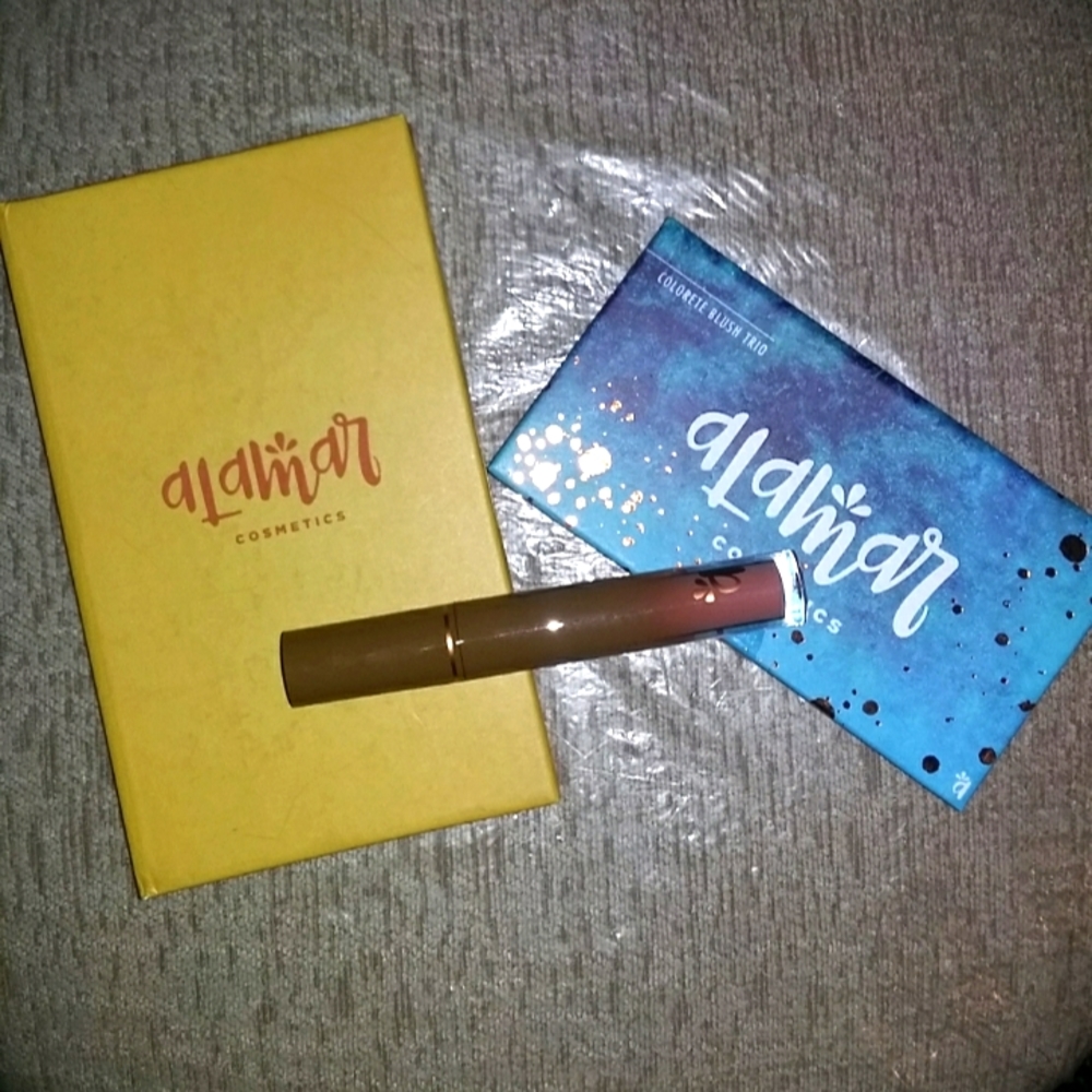 🌟FINAL PRICE DROP🔥Alamar Cosmetics Bundle👝